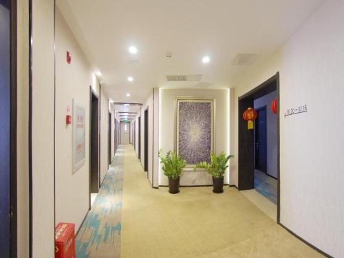 De lobby of receptie bij Hanting Premium Hotel Beijing West Gate of People's University
