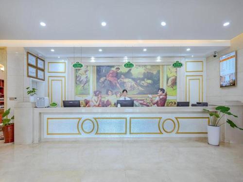 a lobby with a reception desk in a building at Vienna Hotel Hunan Liuyanghe Daqiao in Liuyang
