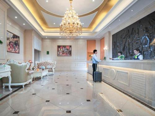 Preddverje oz. recepcija v nastanitvi Vienna Hotel Shaanxi Ankang Jiangnan