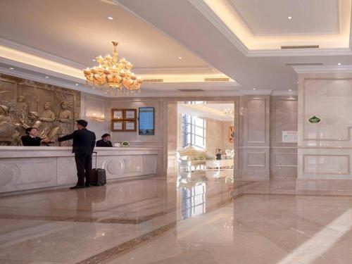 Lobbyn eller receptionsområdet på Vienna Hotel Yunnan Dali Erhai Lake