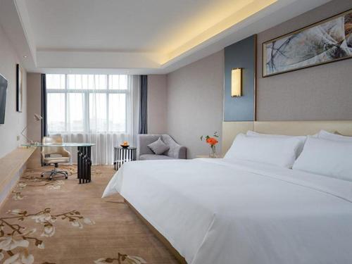 Postel nebo postele na pokoji v ubytování Vienna Hotel Guangdong Zhongshan Xiaolan High-Speed Railway Station