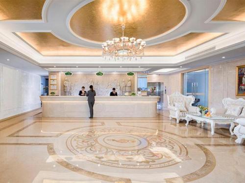 The lobby or reception area at Vienna Hotel Zhejiang Ningbo Railway Station