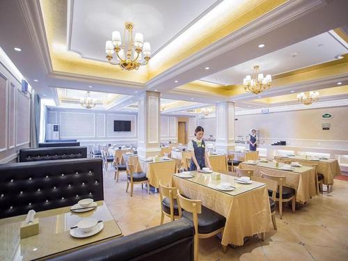 Restaurace v ubytování Vienna Hotel Hubei Xiangyang Zuanshi Avenue
