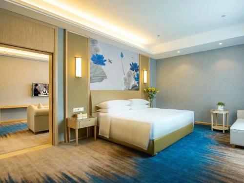 Postel nebo postele na pokoji v ubytování Vienna Hotel Guangdong Foshan Sanshui Forest Park