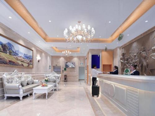 Majoituspaikan Vienna Hotel Qinghai Dachaidan aula tai vastaanotto