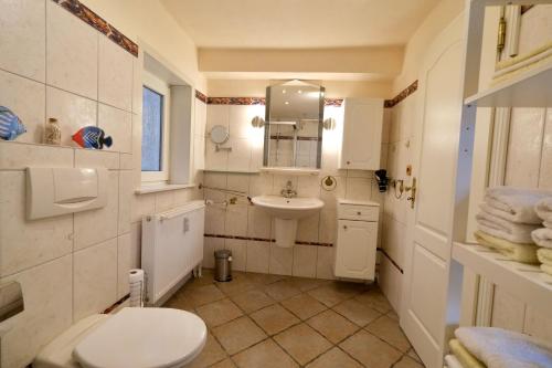 Bilik mandi di Landjägerhaus am Südstrand - Wohnung 4 + 5