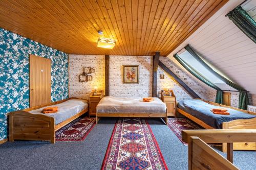 a bedroom with two beds in a attic at Haus am Markt Fewo 3 in Schöningen