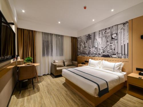a hotel room with a bed and a desk at City Comfort Inn Jingzhou Fantawild Shashi Middle School in Juzhang He