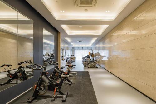 a gym with treadmills and exercise bikes at Grand Madison Jiujiang Yuexi Lake in Jiujiang