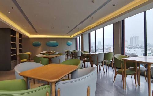 Restauracja lub miejsce do jedzenia w obiekcie Ji Hotel Nanning Baoli Materials City