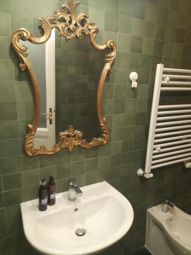 a bathroom with a white sink and a mirror at Delizioso appartamento al Pigneto in Rome