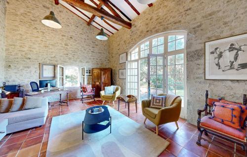 a living room with a couch and chairs at Nice Home In Monsegur in Saint-Ferme