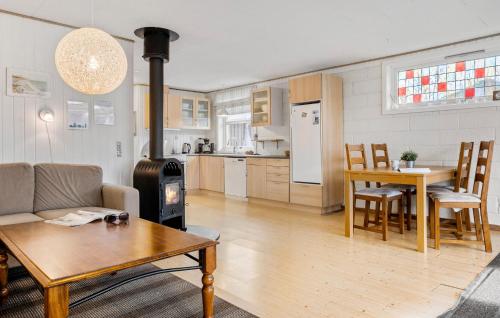 a kitchen and a living room with a stove at 3 Bedroom Pet Friendly Home In Sydals in Sønderby