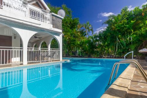 Hồ bơi trong/gần Filaos - villa 12 pers avec piscine chauffée proche du lagon de la Saline les bains