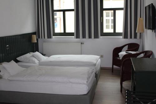 Postel nebo postele na pokoji v ubytování Hotel Café Rhönperle