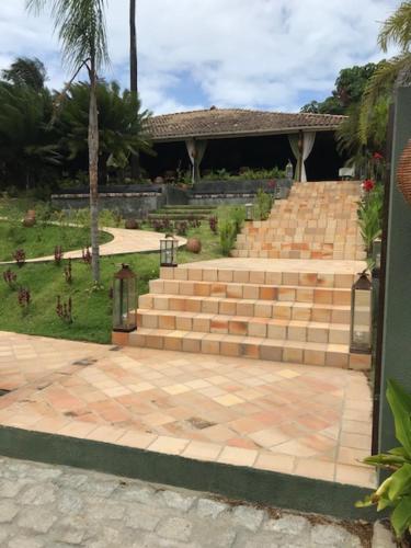 Jardín al aire libre en Girassóis Suítes