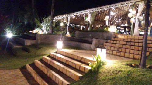 Jardín al aire libre en Girassóis Suítes