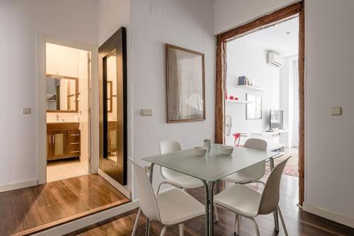 Flat next to the Paseo del Prado with balcony - A5