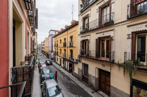 Flat next to the Paseo del Prado with balcony - A5