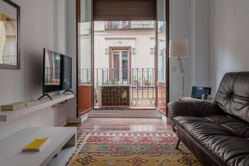 Flat next to the Paseo del Prado with balcony - A5