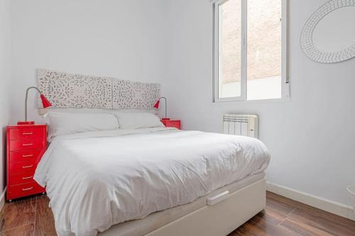 Flat next to the Paseo del Prado with balcony - A5