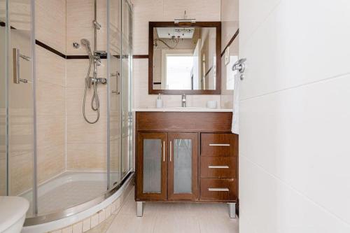 Flat next to the Paseo del Prado with balcony - A5