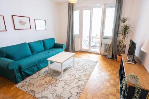 Central Living Apartment Opera