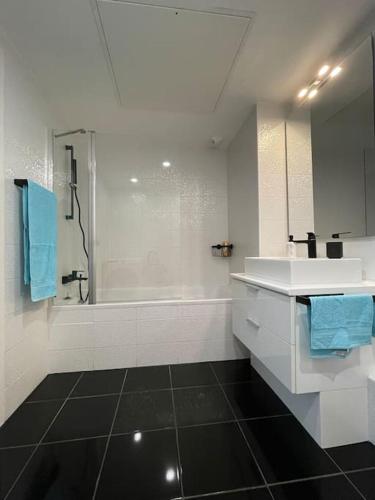 PRADO PLAGE DAVID - STADE VELODROME - PARC CHANOT - Luxury apartment by the Sea - Enjoy premium comfort with access to international TV channels from all over the world photo 59