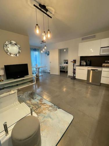 PRADO PLAGE DAVID - STADE VELODROME - PARC CHANOT - Luxury apartment by the Sea - Enjoy premium comfort with access to international TV channels from all over the world photo 17