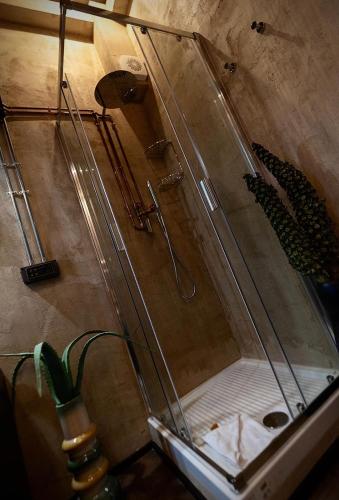 Un baño de Hotel & Hostel 7