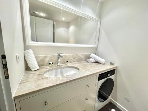 Marina Luxury 3 bedroom by Welcome to Cannes