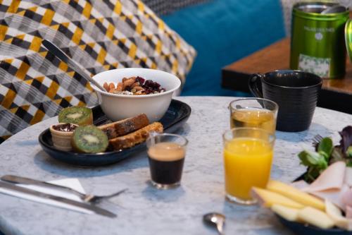 Makanan di atau berdekatan hotel