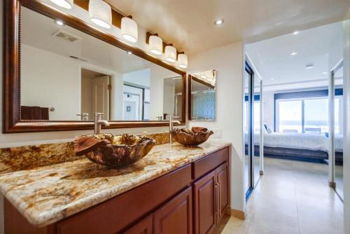 a bathroom with two sinks and a large mirror at Belmont Shores in San Diego