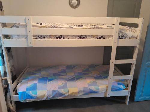 梯也爾的住宿－La Caravelle 3，双层床间 - 带两张双层床