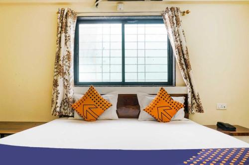 Postel nebo postele na pokoji v ubytování Hotel O Gaurav Lodge