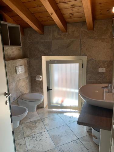 a bathroom with two toilets and a sink at Il Ghetto Farm Holiday in Soiano del Lago