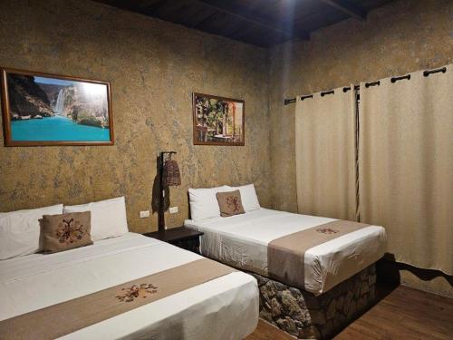 a room with two beds in a room at Hotel Rincon Huasteco in Ciudad Valles