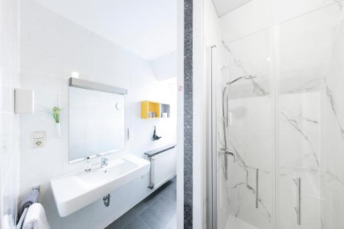 Bilik mandi di Hotel Reichshof garni