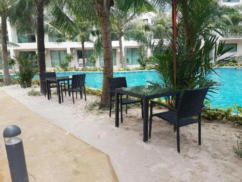 A piscina localizada em Laguna Beach Resort 3 The Maldives ou nos arredores