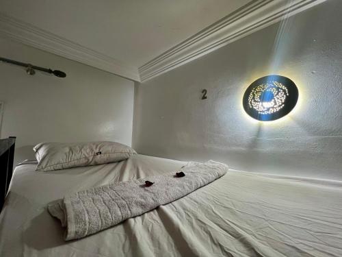 Ein Bett oder Betten in einem Zimmer der Unterkunft Dar Oussama