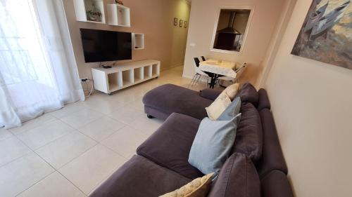 TV a/nebo společenská místnost v ubytování Apartment Grecia 200 meter from beach LEstartit