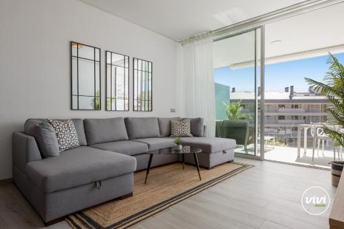 ViVi Homes - Dior Pool, Terrace & Sea View