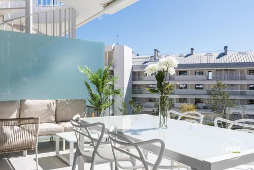 ViVi Homes - Dior Pool, Terrace & Sea View