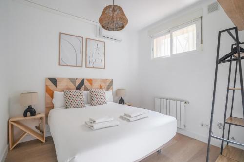 a white bedroom with a large white bed at Cozy apartment-2Bedrooms 1Bathroom-Atocha in Madrid