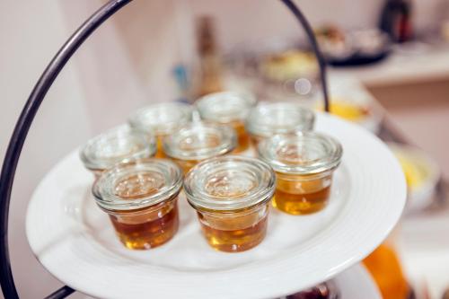 a plate with a bunch of jars of honey at GZT Das Gästehaus in Tübingen