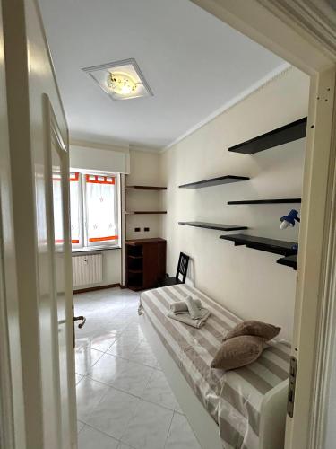 a bedroom with a bed in a room at Casa di Francesca in Rapallo