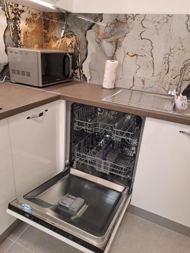 Dapur atau dapur kecil di Apartman Dora