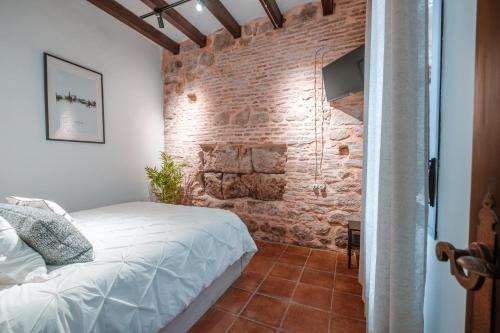 Postel nebo postele na pokoji v ubytování Patio muralla romana ¡Sé parte de la historia!