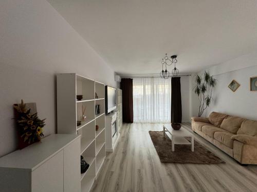 a living room with a couch and a table at Apartament in bloc rezidential in Iaşi