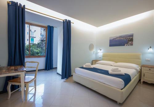 Postel nebo postele na pokoji v ubytování Sorrento Coast Relais